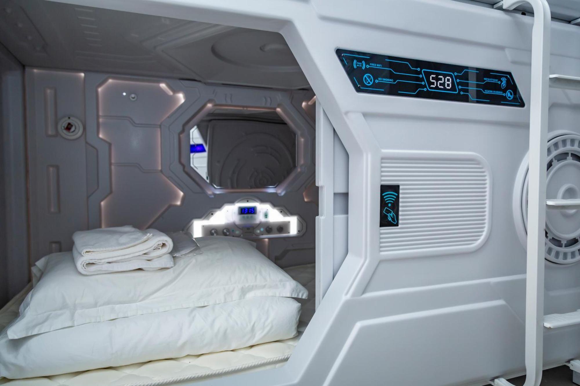 Kiwi Capsule Hotel Bangkok Ngoại thất bức ảnh