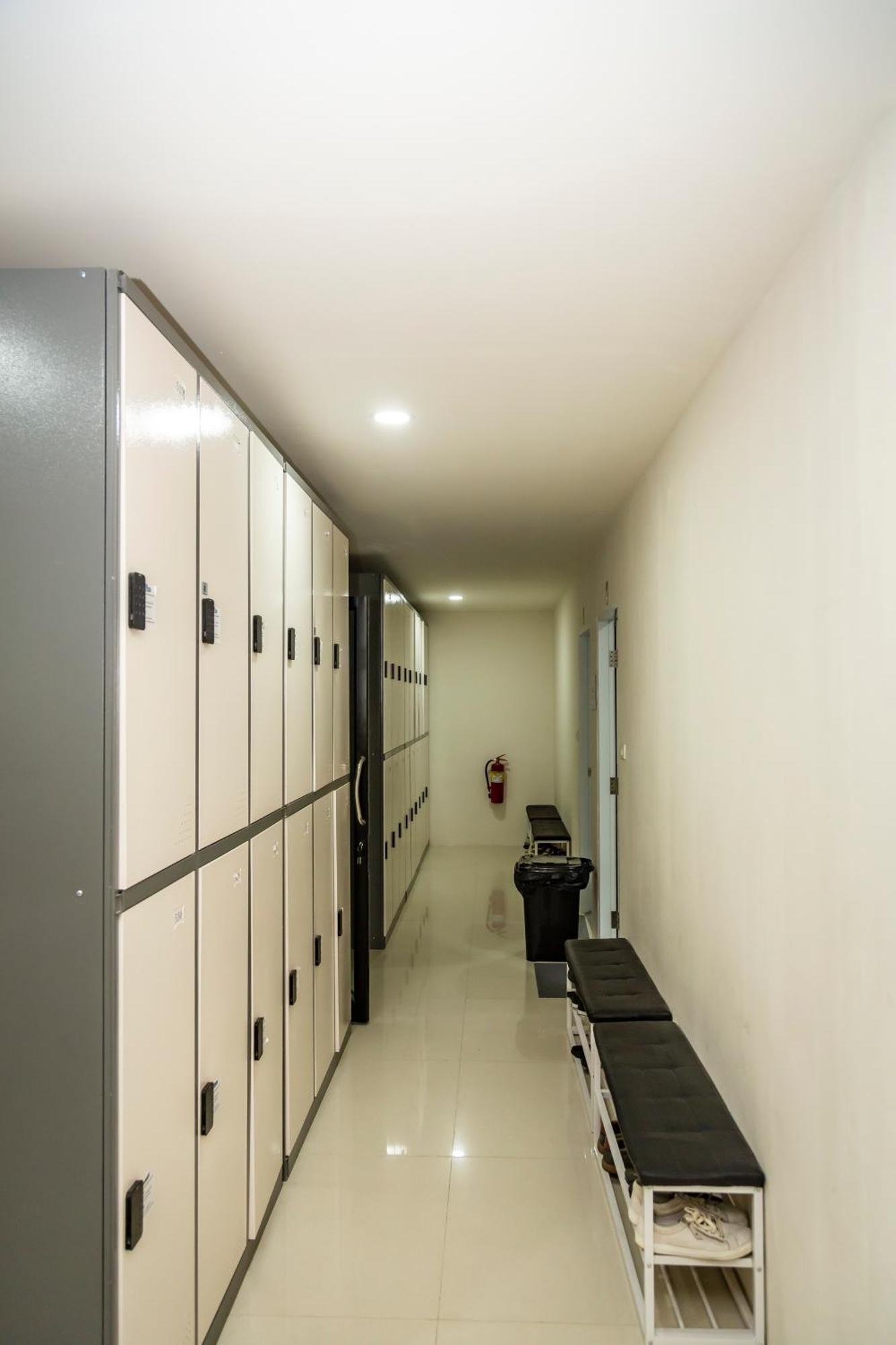 Kiwi Capsule Hotel Bangkok Ngoại thất bức ảnh