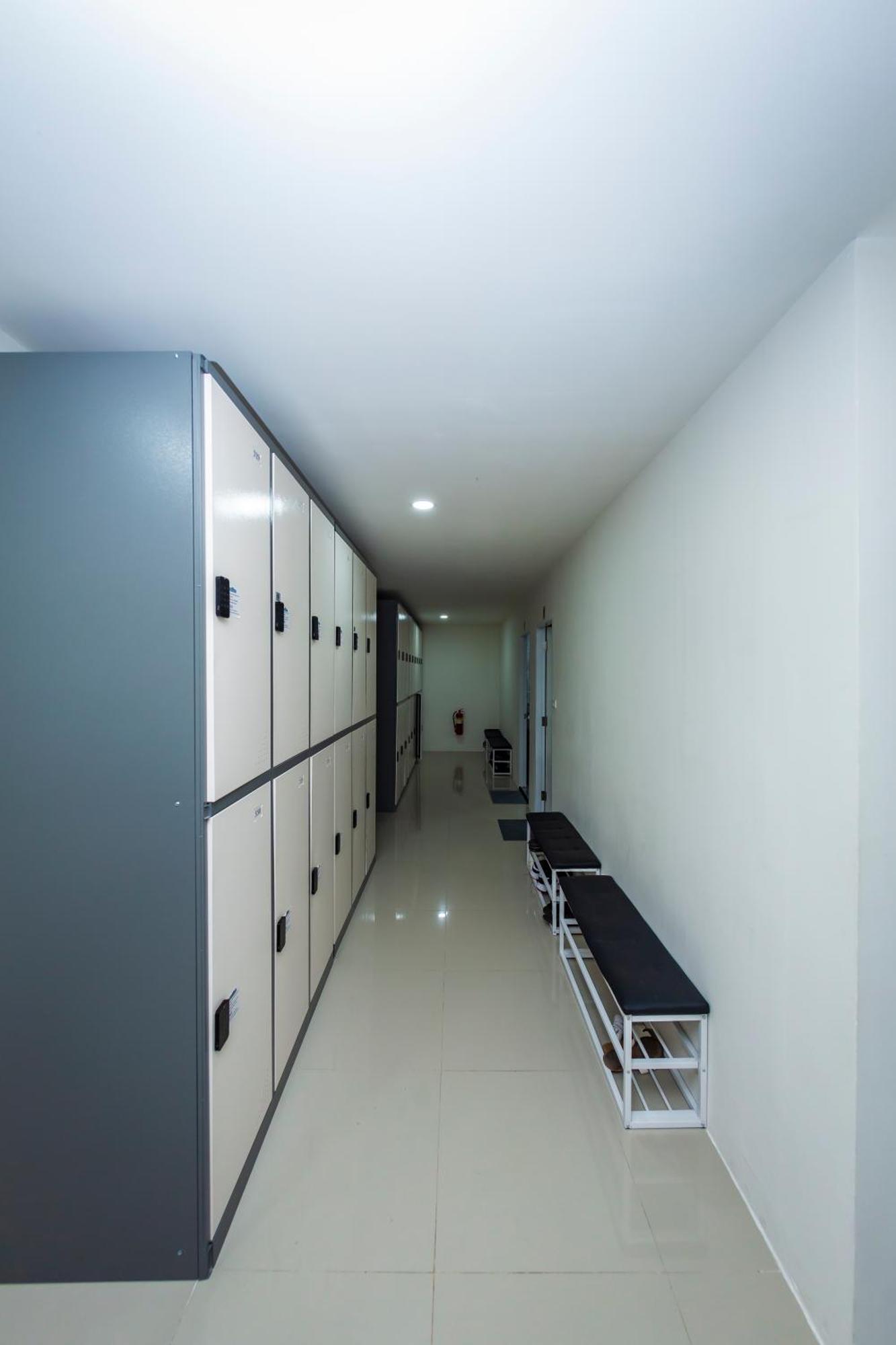 Kiwi Capsule Hotel Bangkok Ngoại thất bức ảnh