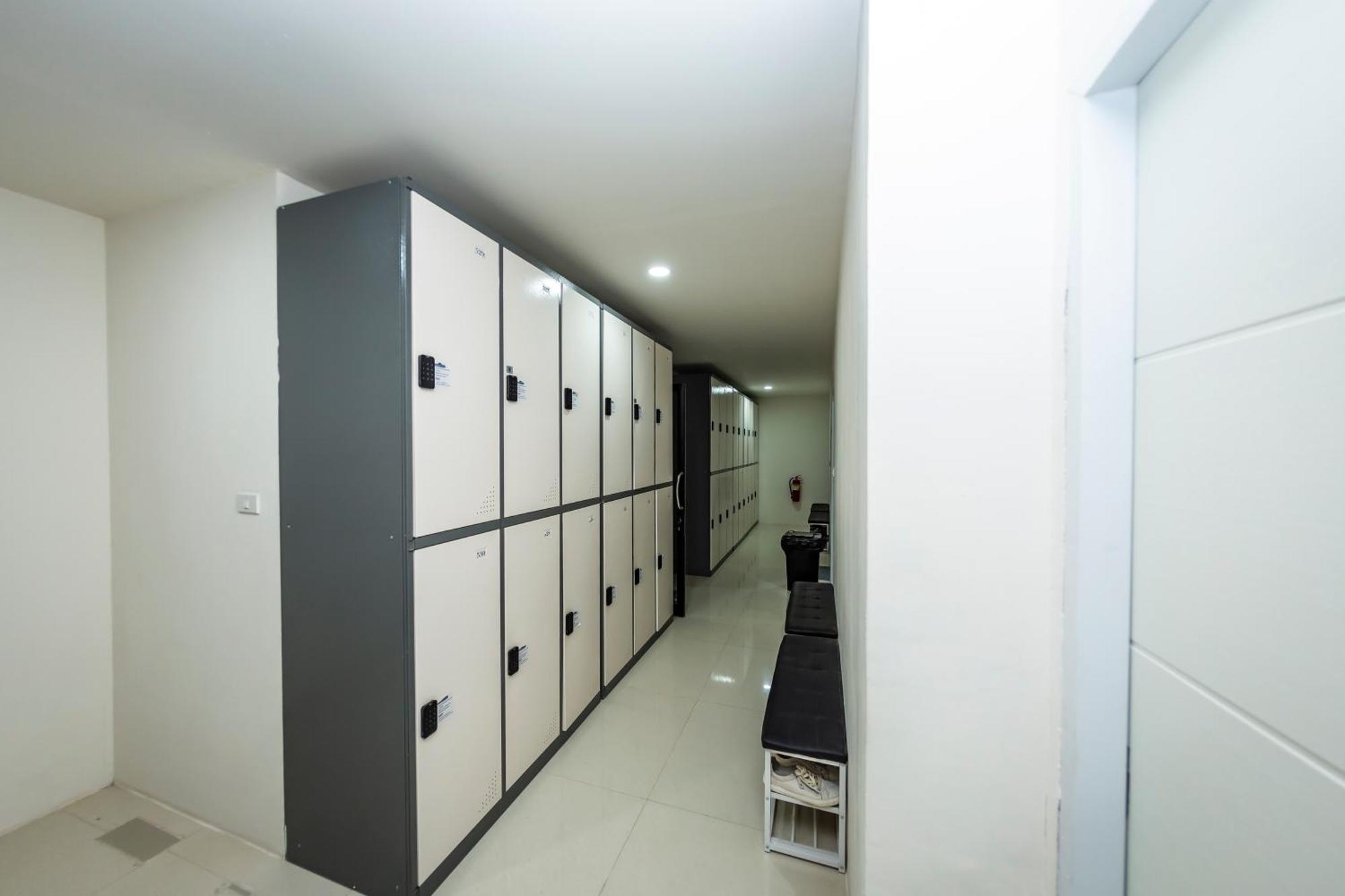 Kiwi Capsule Hotel Bangkok Ngoại thất bức ảnh